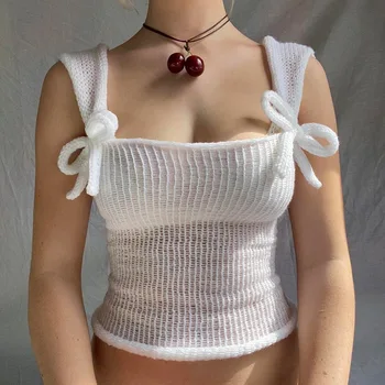  Перспективный дизайн осеннего лука Милая девушка носит майку-слинг в стиле ретро