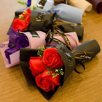  Букет из искусственных роз с 3 головками, подарок на День Святого Валентина в виде мыльного цветка в руке