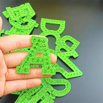  Нашивки с зелеными буквами из горного хрусталя, 3D английские нашивки для одежды, железная нашивка, аппликация из горного хрусталя с английскими буквами, название DIY